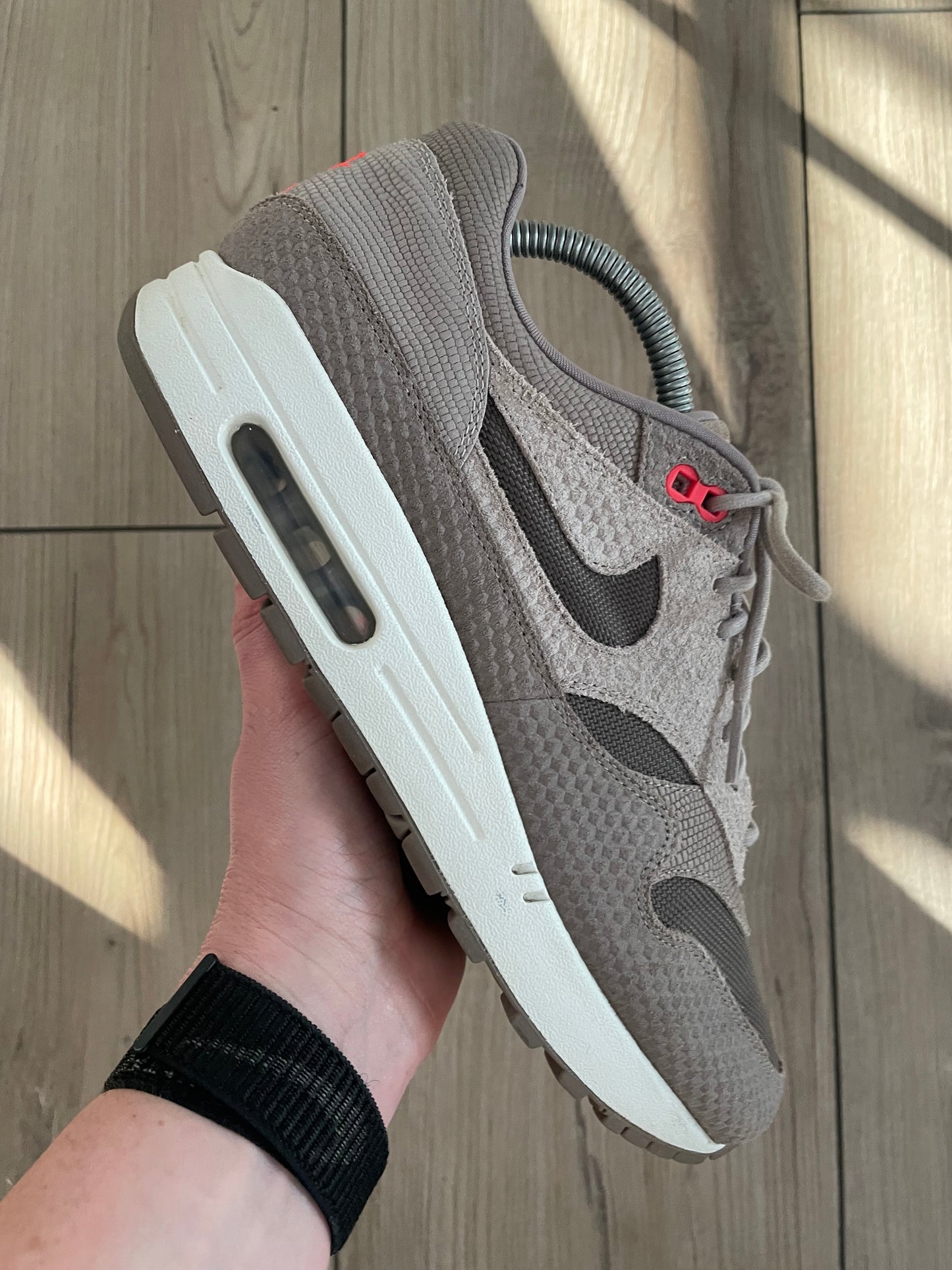 Nike Air Max 1 Cut Out Swoosh Sample