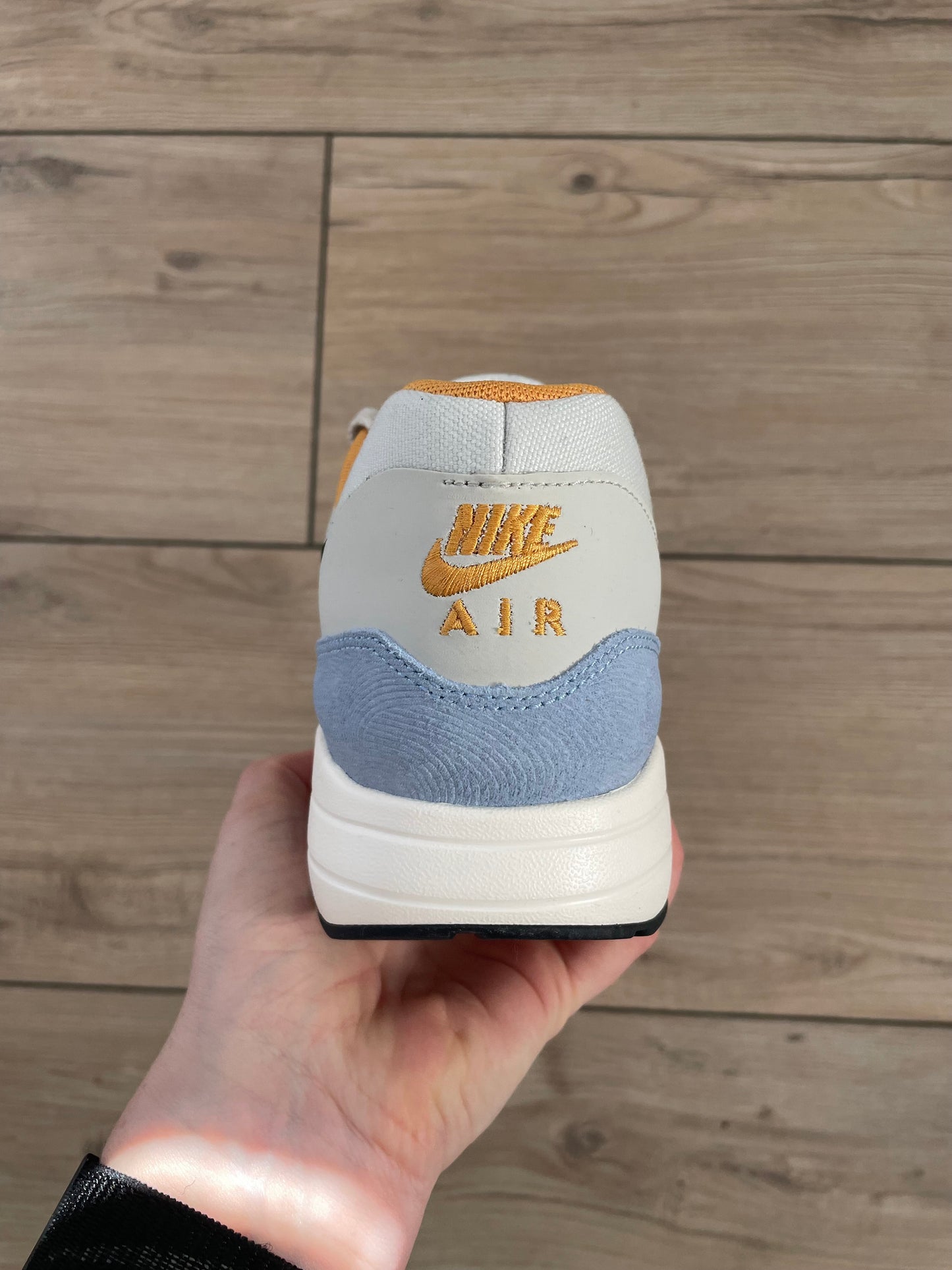 Nike Air Max 1 Ultra Essential Light Bone
